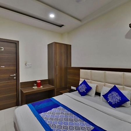 Hotel Amar Palace Ujjain Bagian luar foto