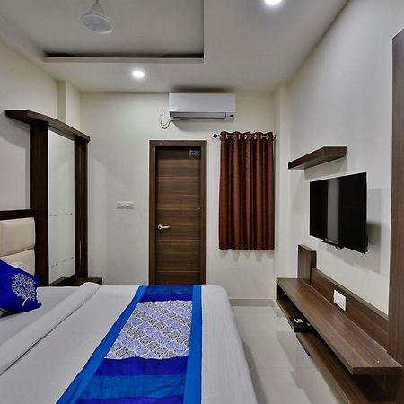 Hotel Amar Palace Ujjain Bagian luar foto