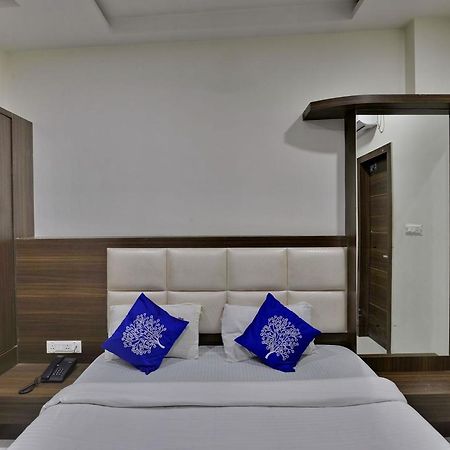 Hotel Amar Palace Ujjain Bagian luar foto