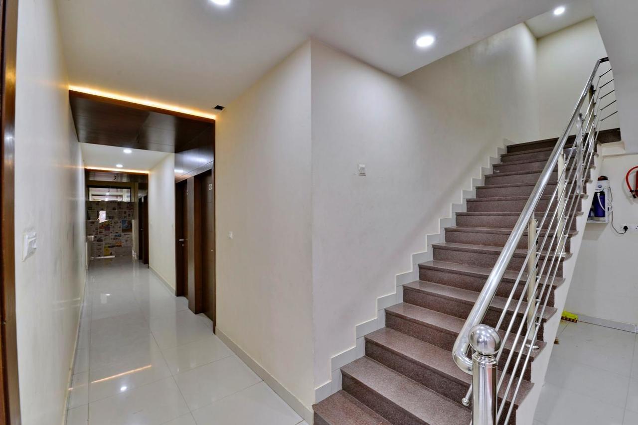 Hotel Amar Palace Ujjain Bagian luar foto