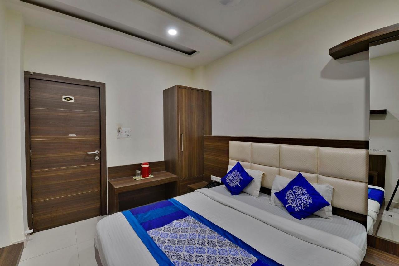 Hotel Amar Palace Ujjain Bagian luar foto