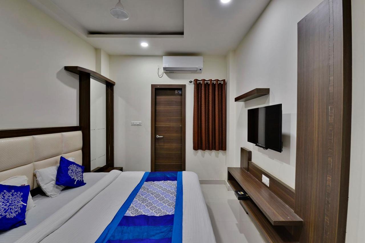 Hotel Amar Palace Ujjain Bagian luar foto