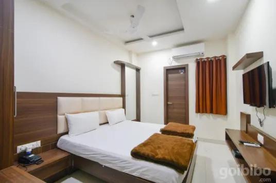 Hotel Amar Palace Ujjain Bagian luar foto