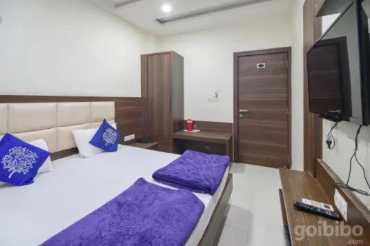 Hotel Amar Palace Ujjain Bagian luar foto