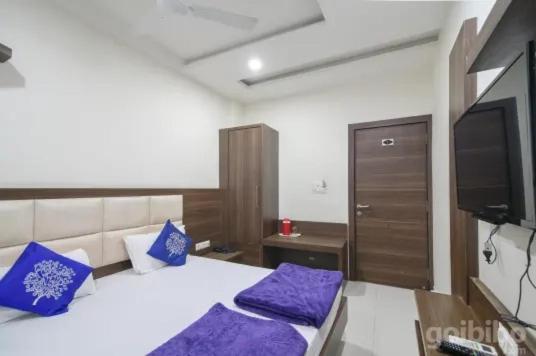 Hotel Amar Palace Ujjain Bagian luar foto
